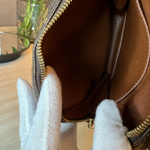 LOUIS VUITTON Danube Monogram Crossbody Bag - Picture 5 of 14